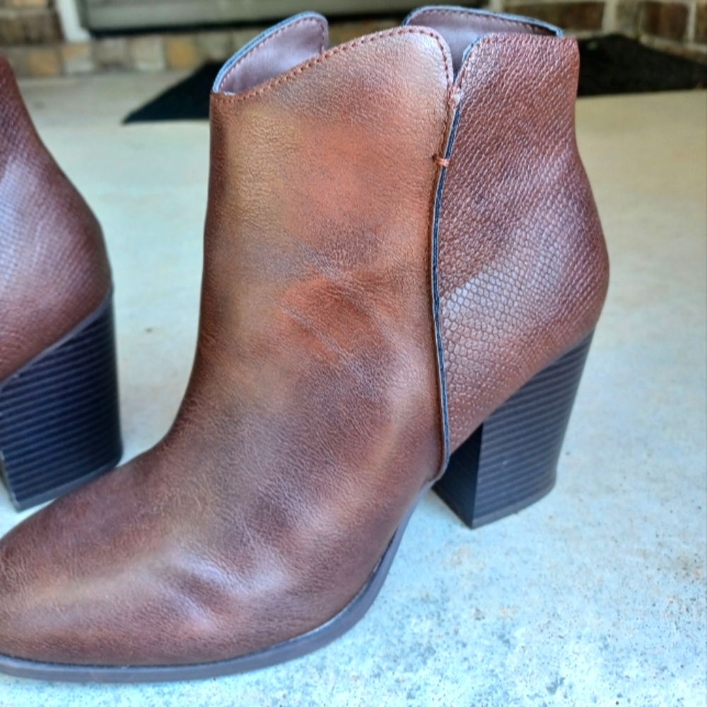 Heeled 7.5W boots